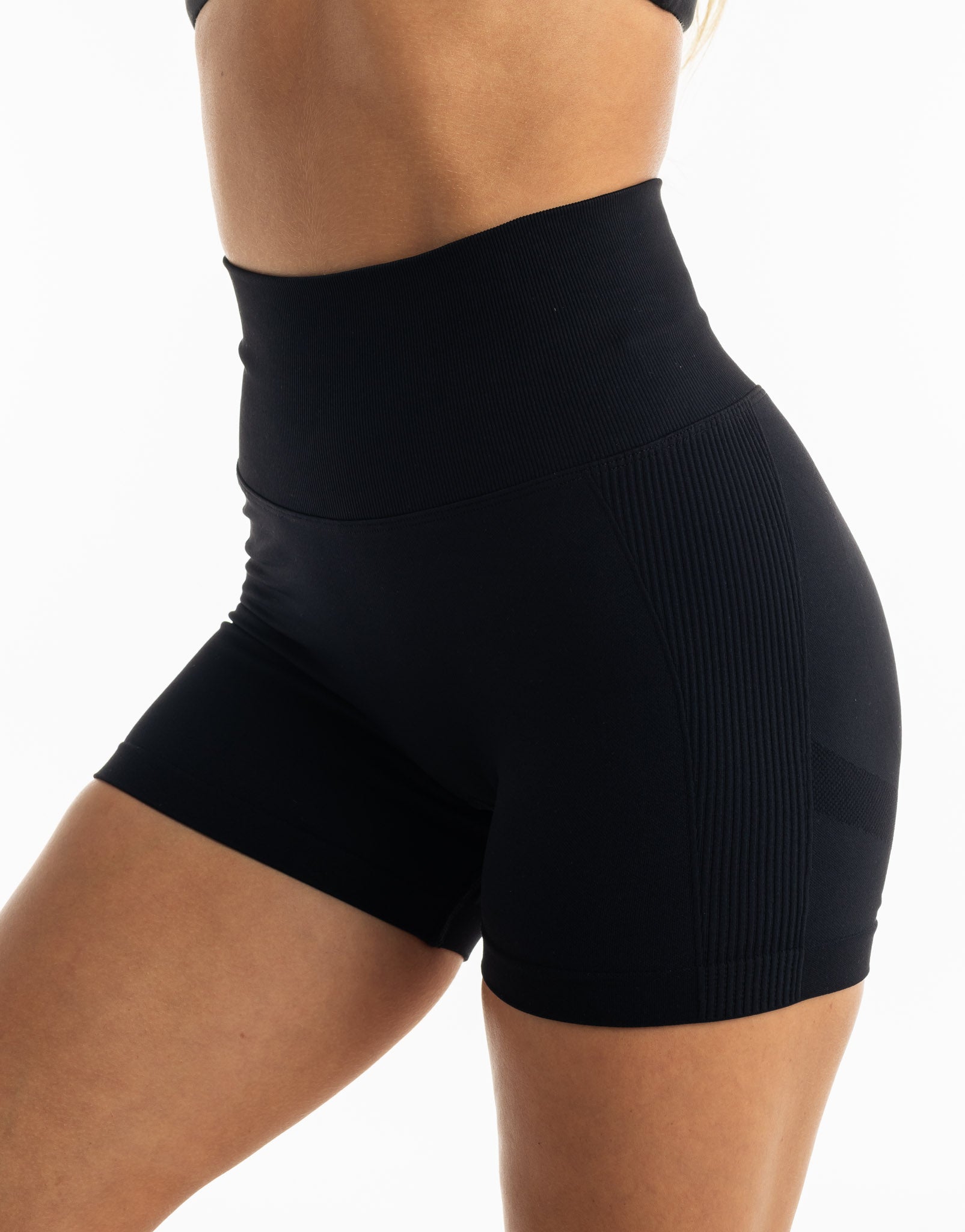 Arise Seamless Essential Shorts - Black