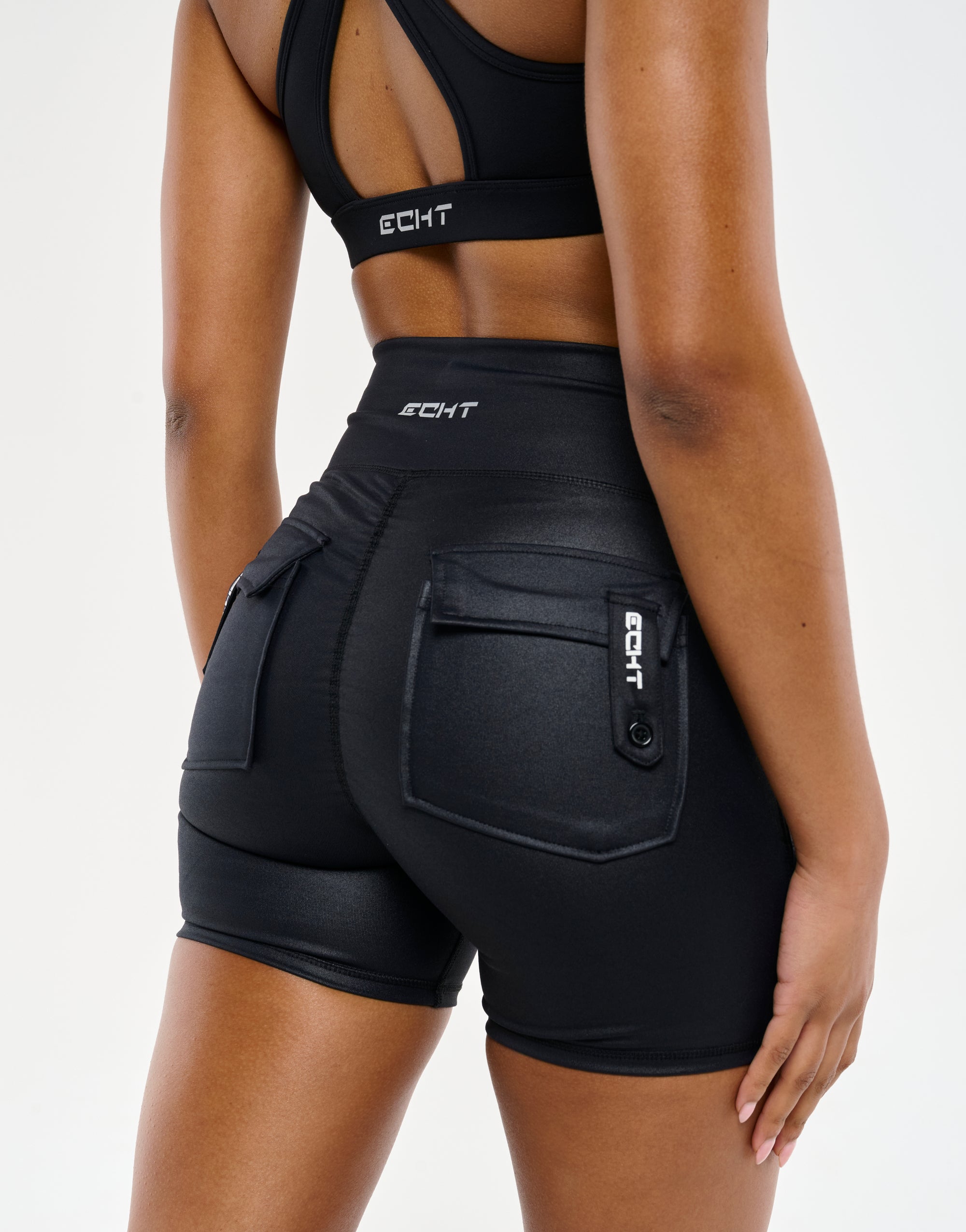 Essence Shorts - Black